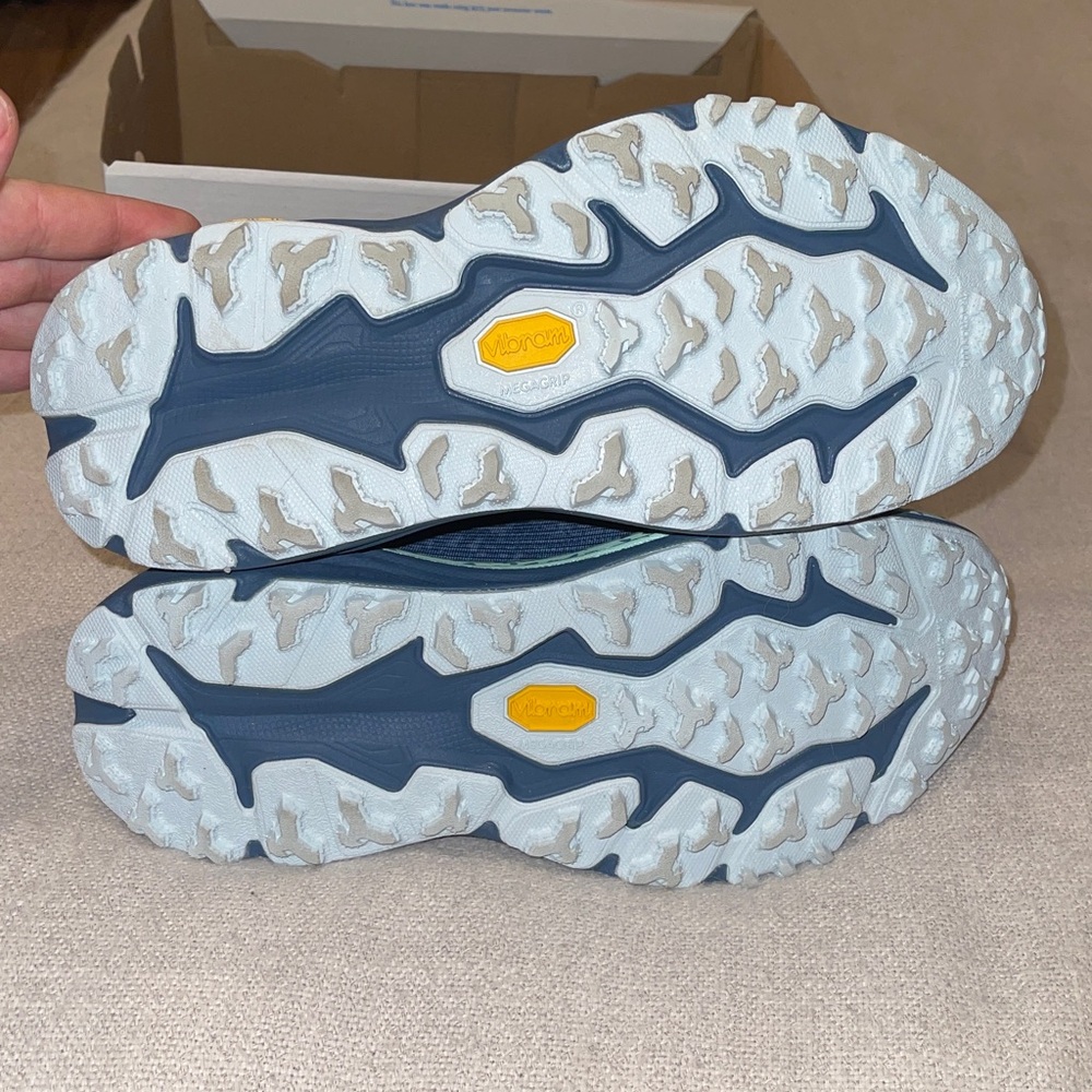 ❗️NEW women’s HOKA Speedgoat 6 GTX❗️ - Picture 5 of 6